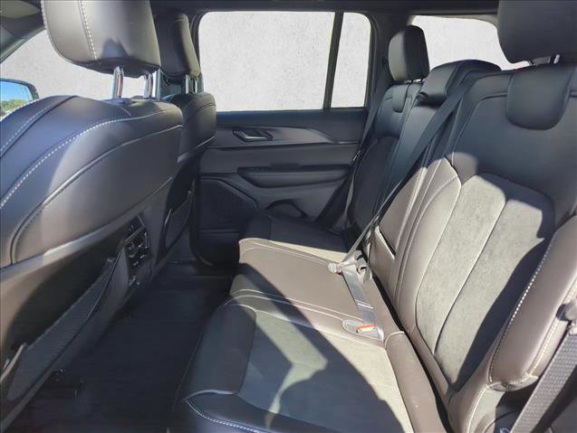 New 2025 Jeep Grand Cherokee Altitude image 16