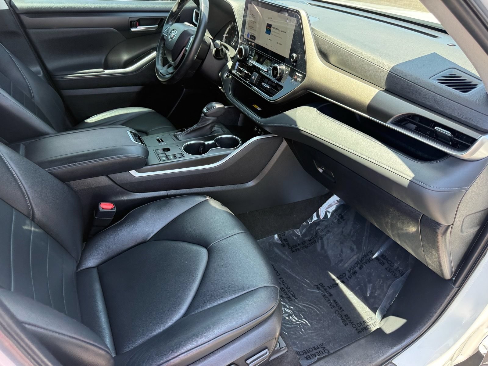 Used 2023 Toyota Highlander XLE FWD image 32