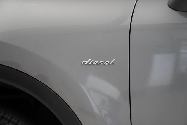 Used 2014 Porsche Cayenne Diesel Platinum Edition AWD/4WD image 45