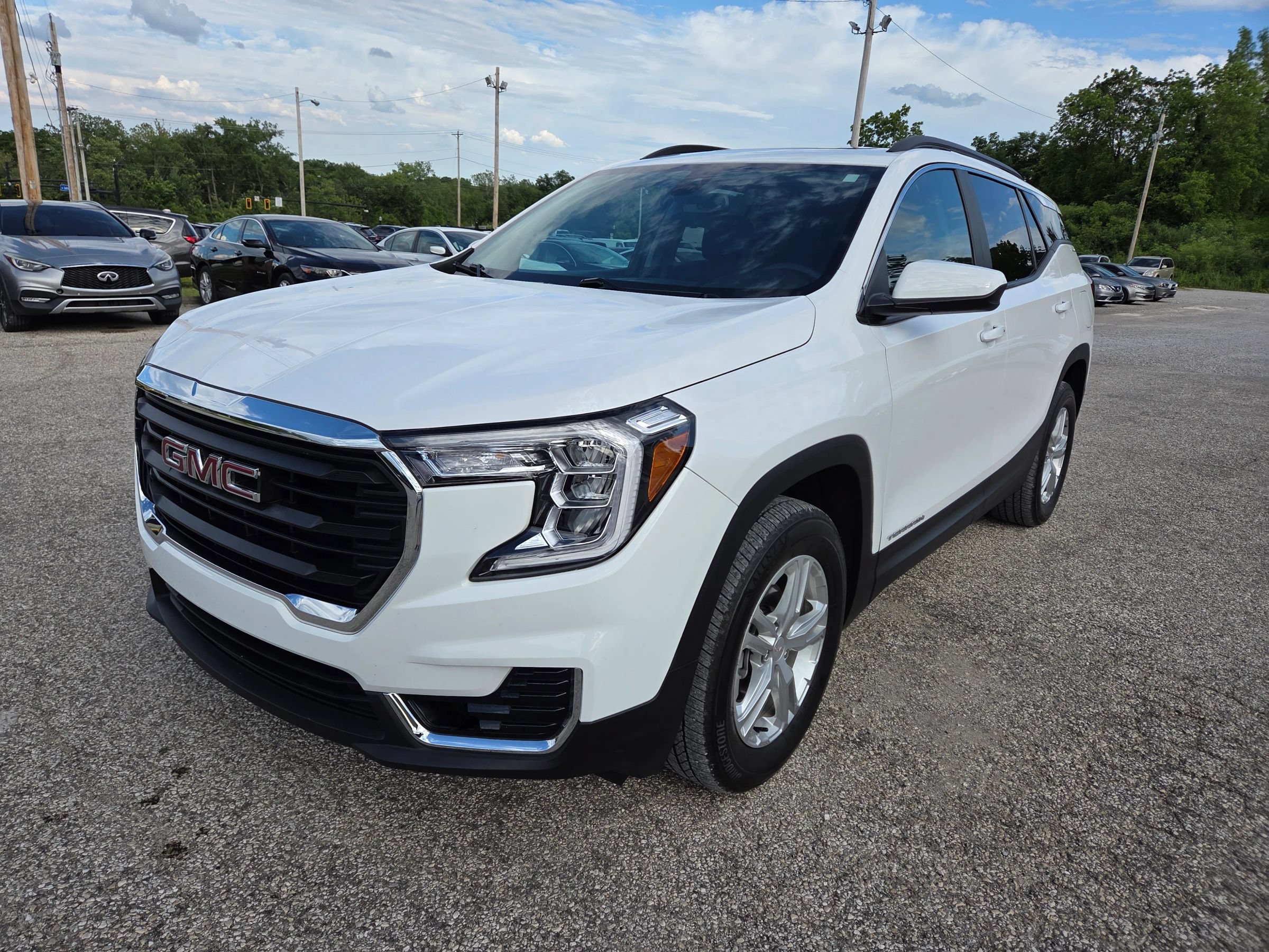 Used 2023 GMC Terrain SLE w/ Driver Convenience Package AWD/4WD image 2
