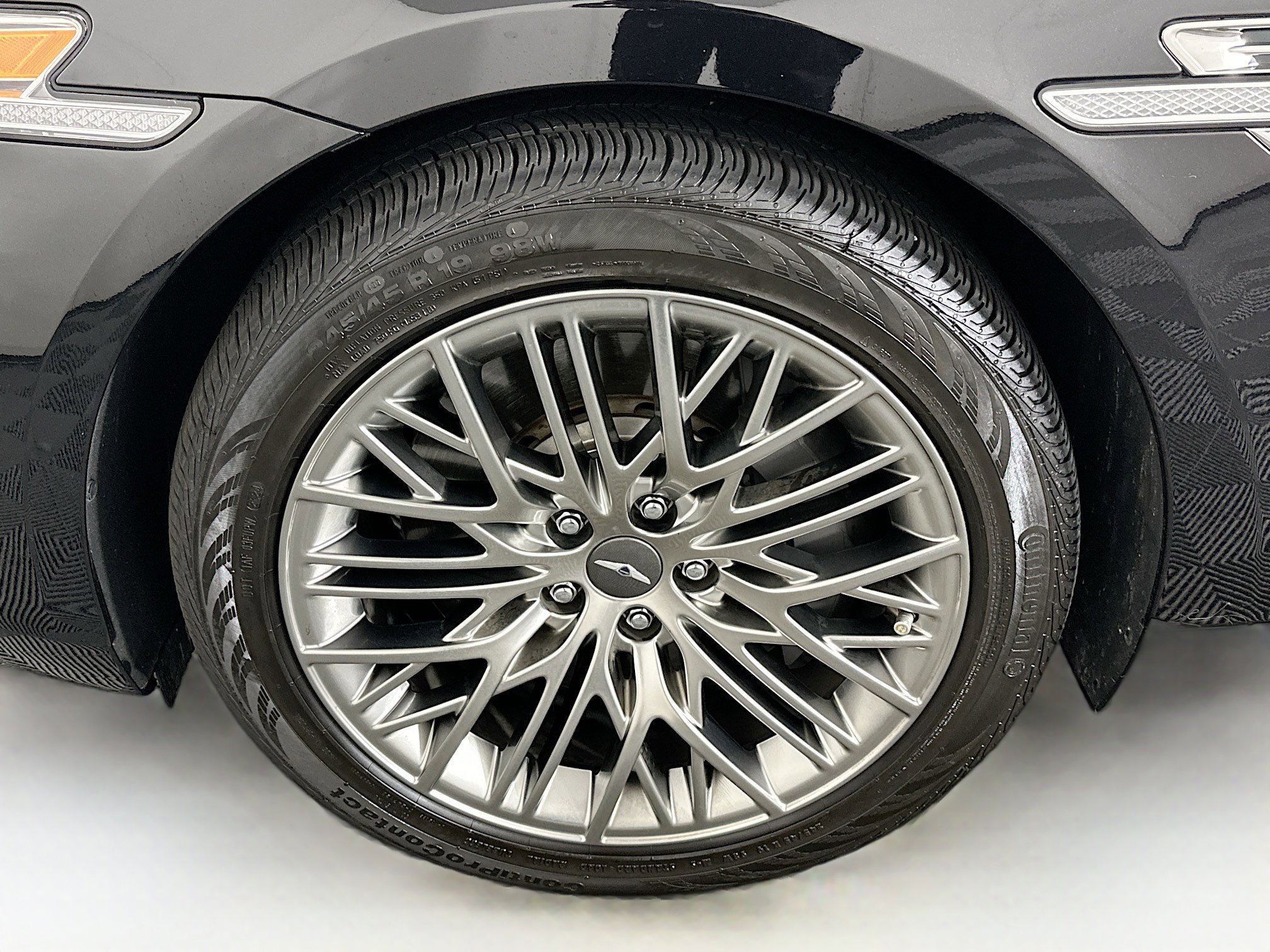 Used 2022 Genesis G90 3.3T Premium RWD image 11