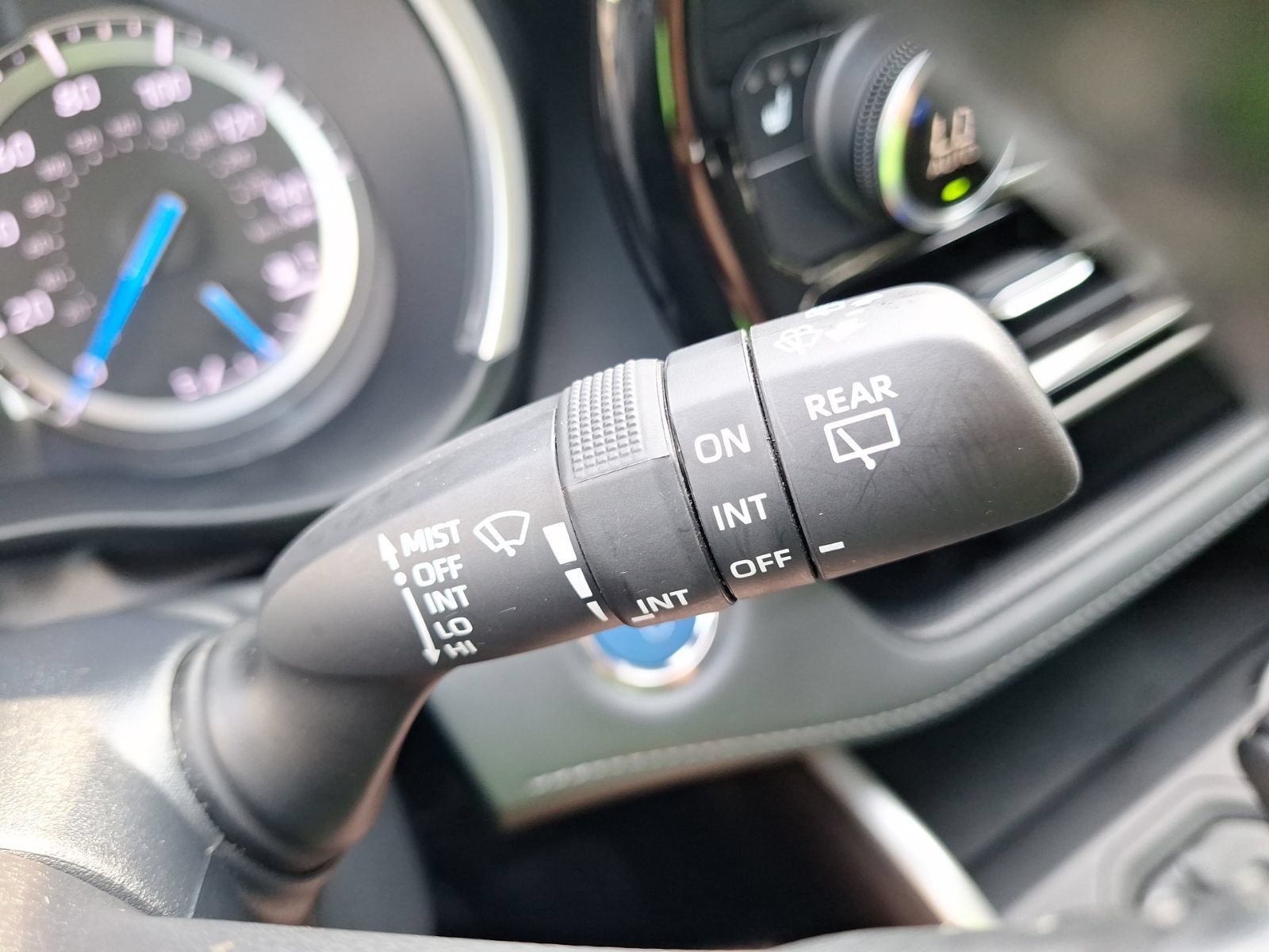 Used 2022 Toyota Highlander XLE FWD image 24