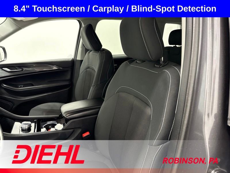 Used 2023 Jeep Grand Cherokee Laredo AWD/4WD image 18