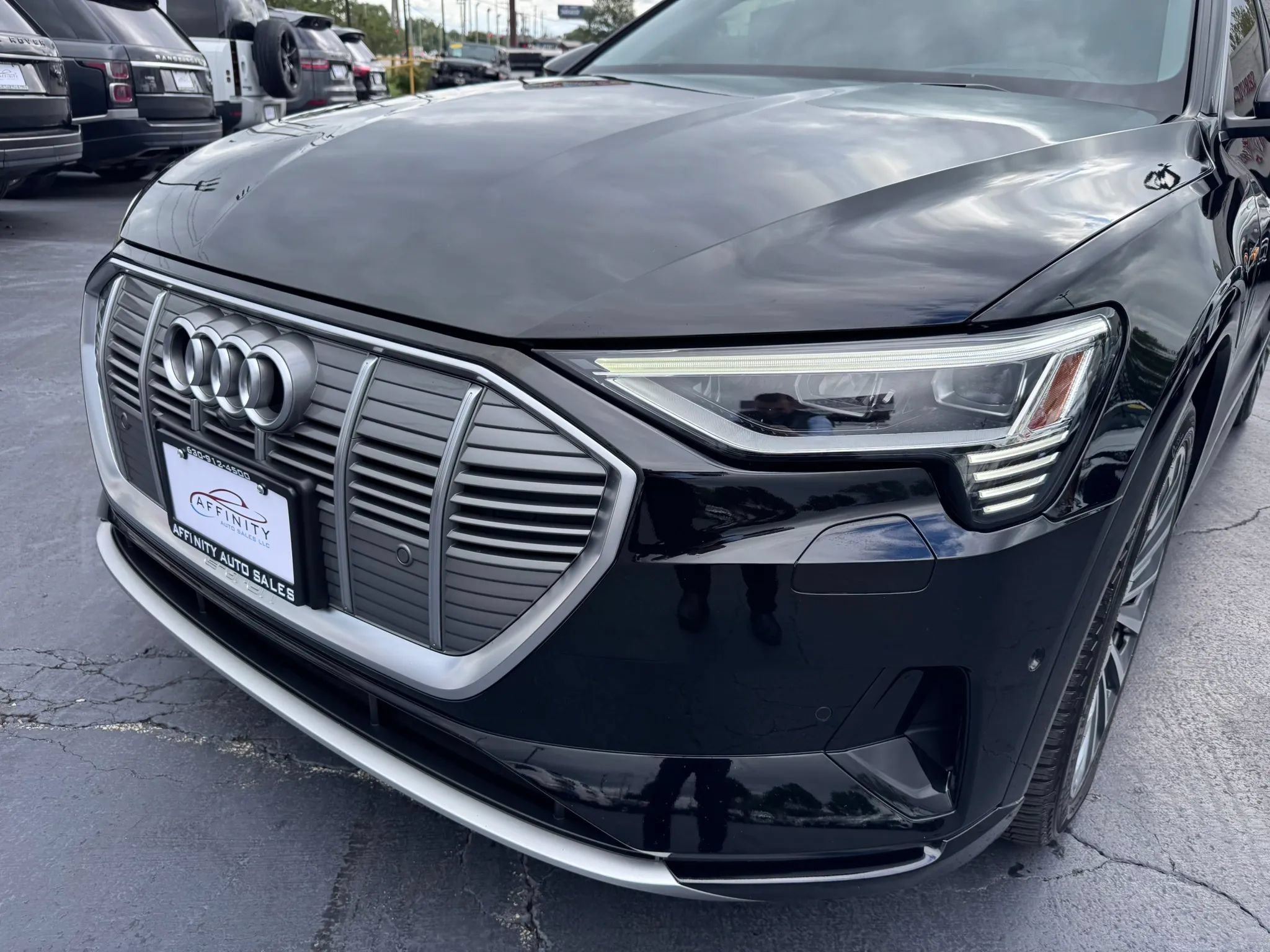 Used 2019 Audi e-tron Prestige w/ Prestige Package AWD/4WD image 7