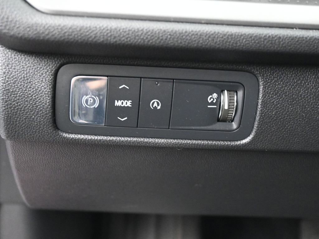 Used 2024 Chevrolet Traverse LT FWD image 16