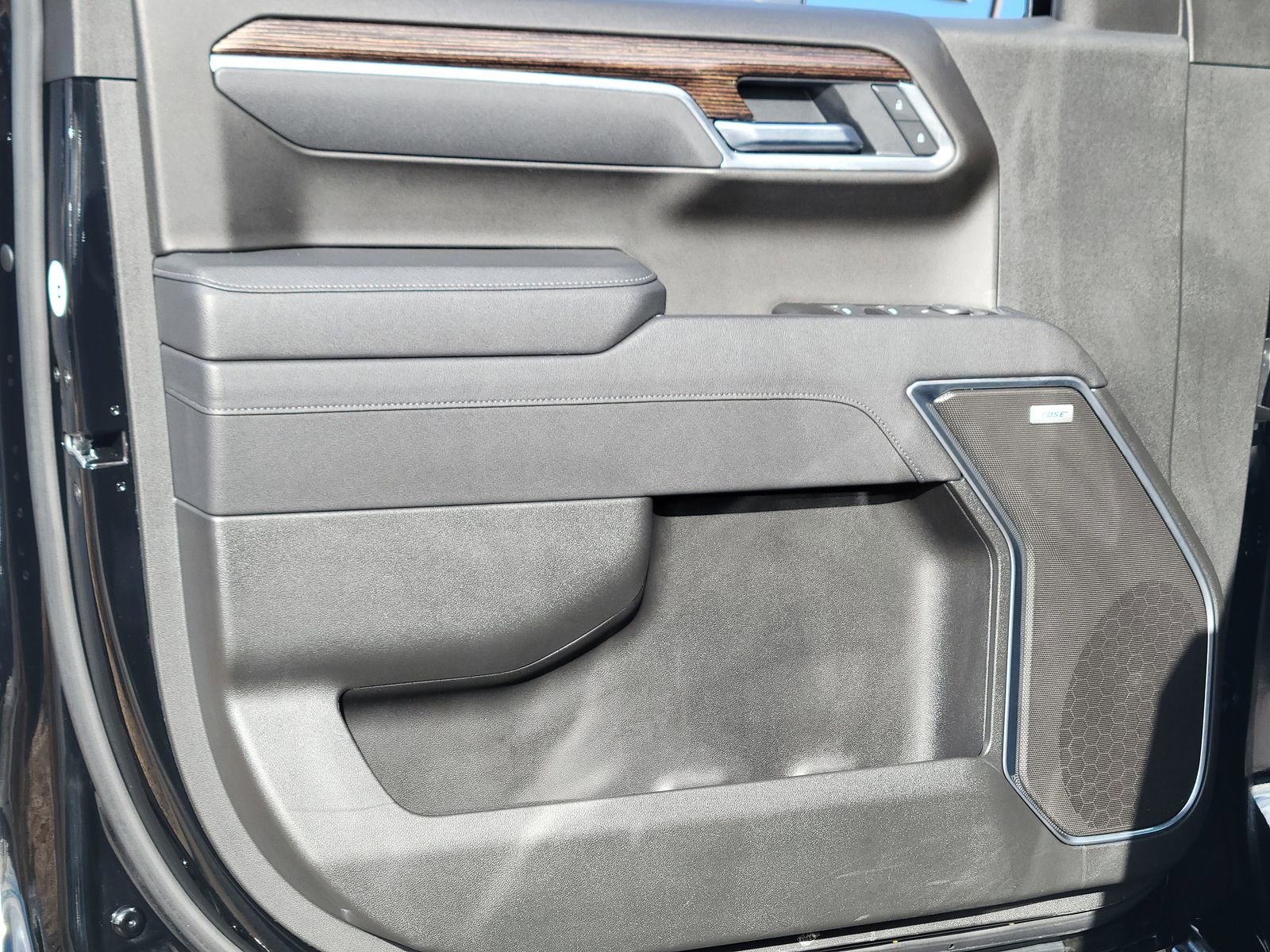 Used 2025 GMC Sierra 1500 Elevation w/ Preferred Package image 7