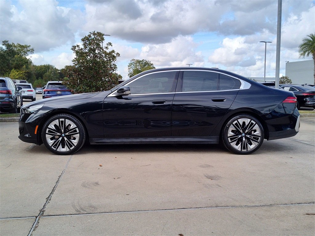 Used 2024 BMW 530i w/ Premium Package image 4