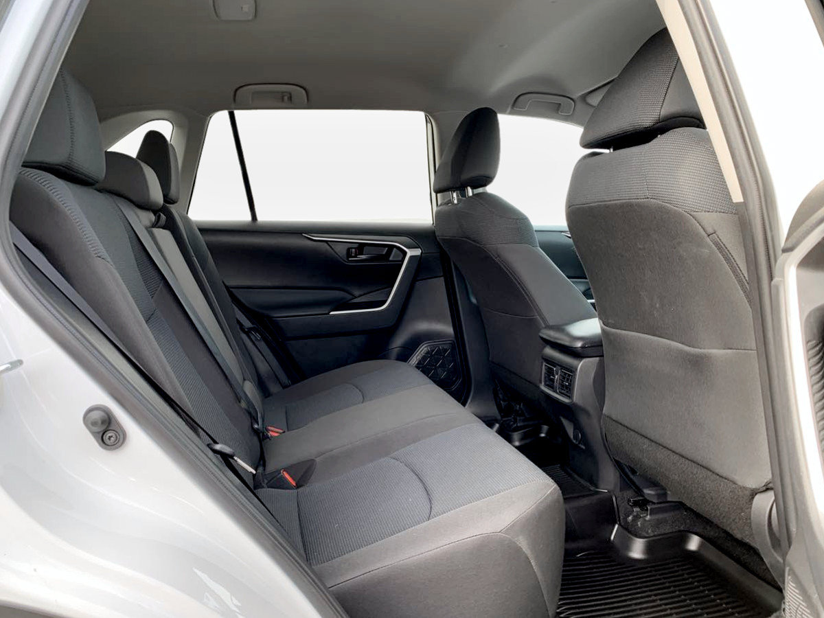 Used 2022 Toyota RAV4 LE AWD/4WD image 16
