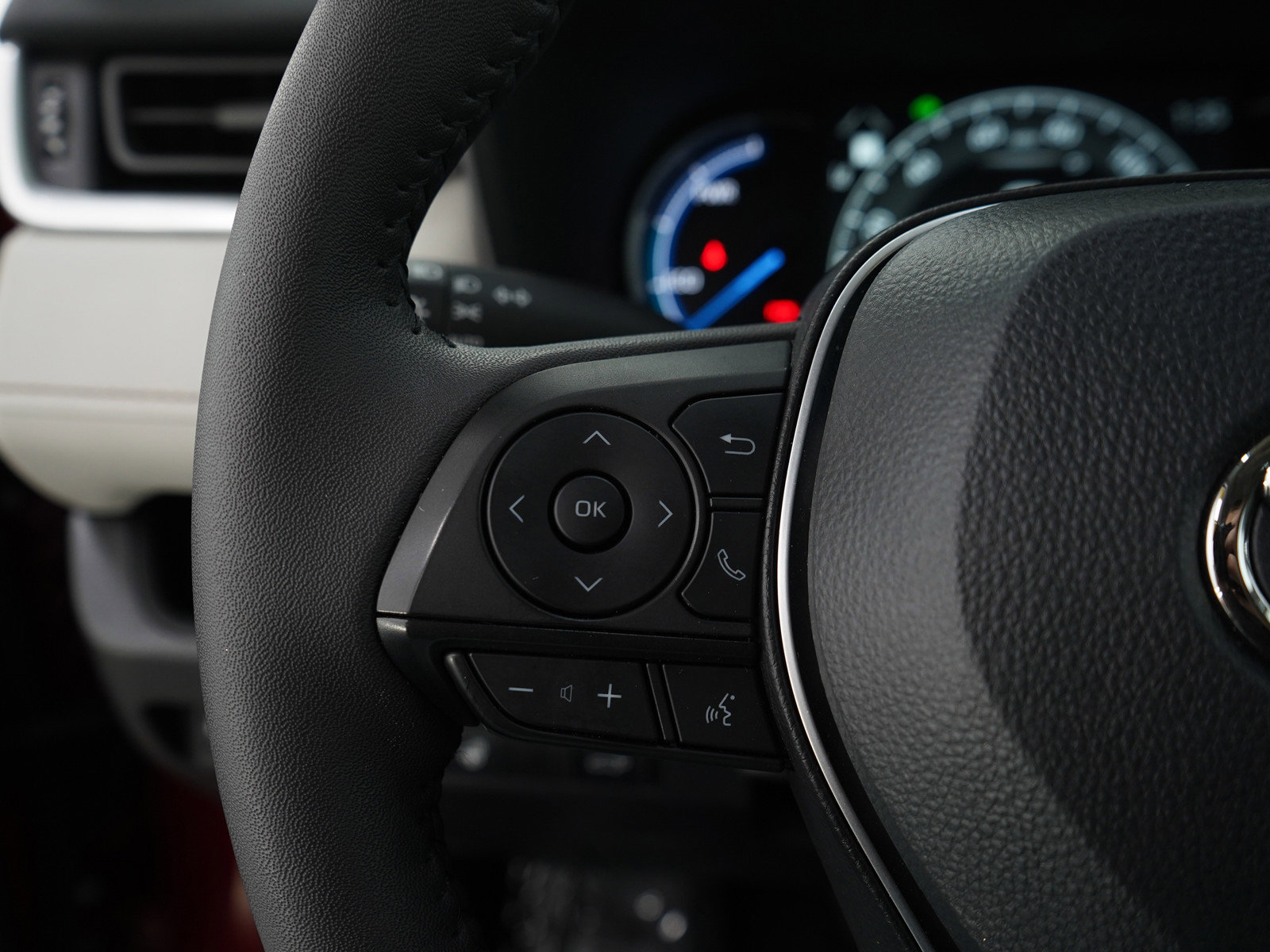 Used 2025 Toyota RAV4 XLE w/ Convenience Package AWD/4WD image 27