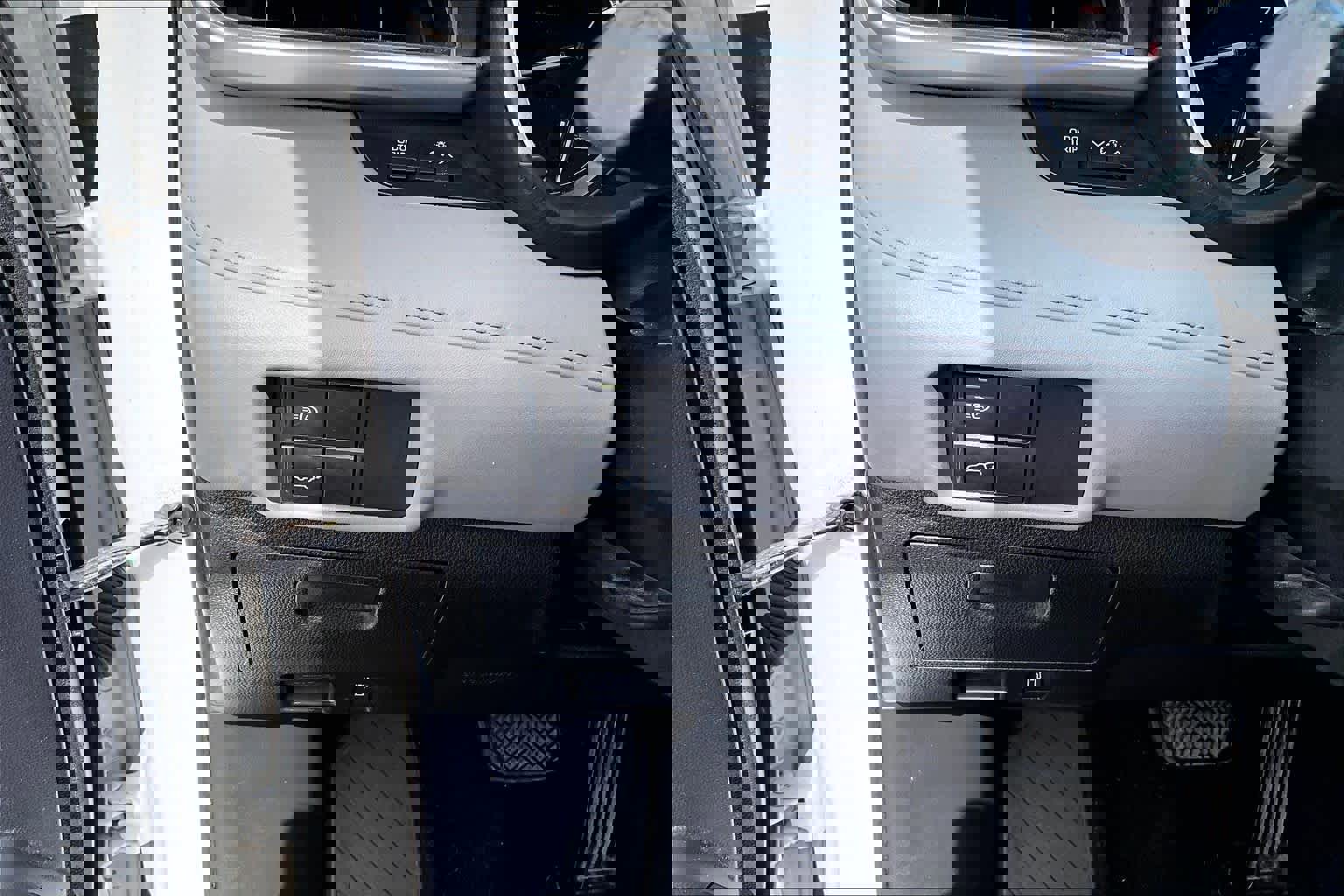 Used 2020 Toyota Highlander XLE AWD/4WD image 34