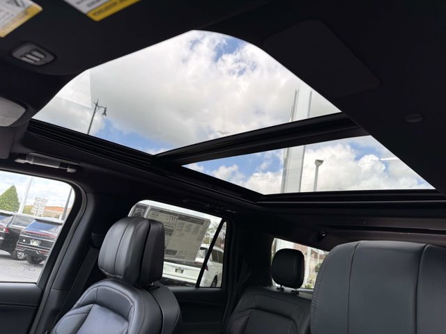 New 2026 Lincoln Navigator L Reserve w/ Jet Appearance Package AWD/4WD image 30