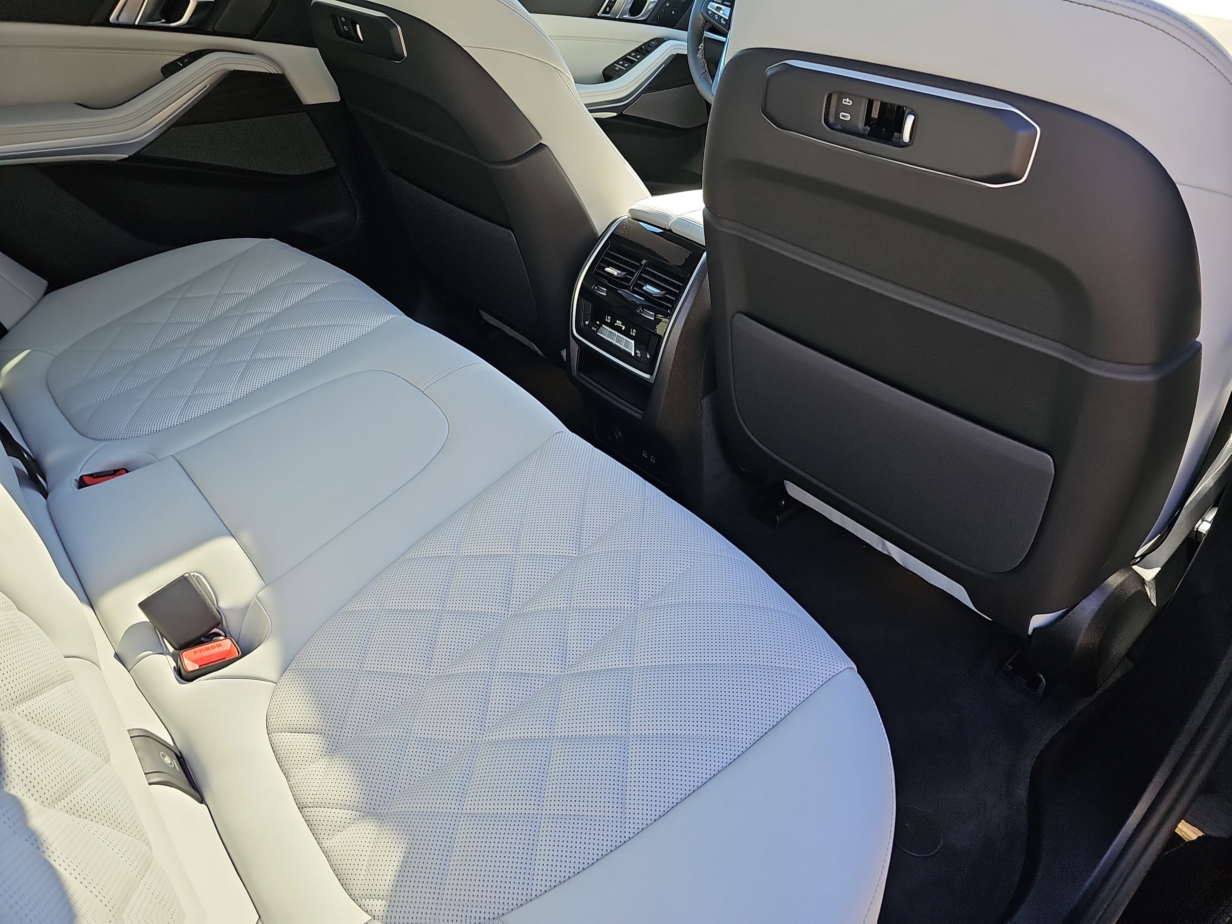 New 2026 BMW X5 xDrive40i w/ Climate Comfort Package image 11