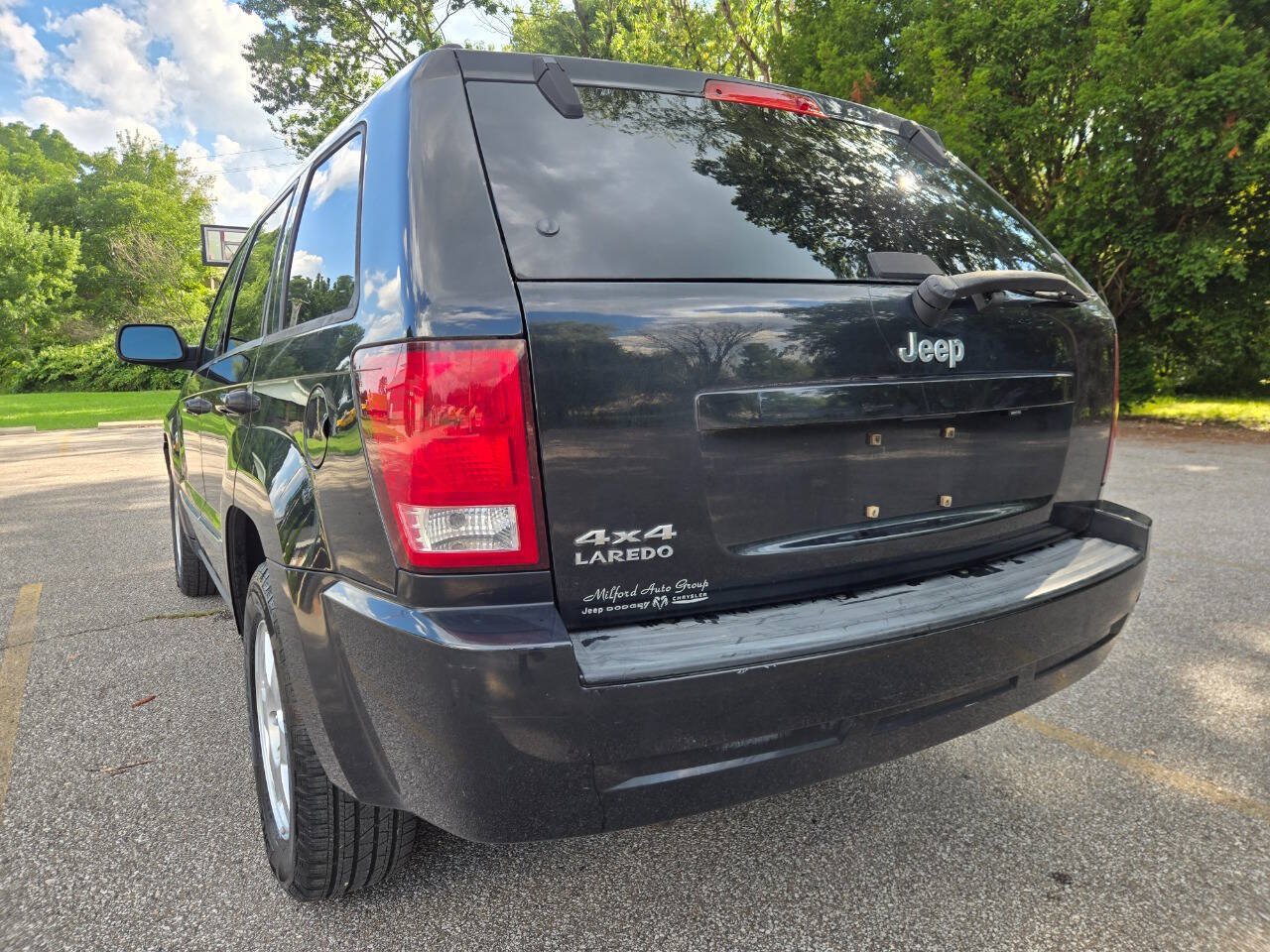 Used 2010 Jeep Grand Cherokee Laredo AWD/4WD image 7