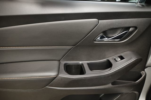 Used 2020 Chevrolet Traverse LT w/ Driver Confidence II Package image 22