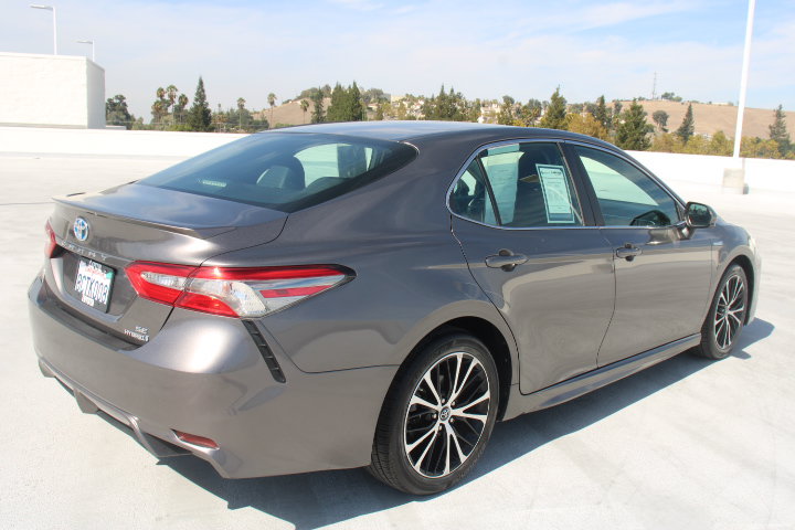 Used 2018 Toyota Camry SE w/ Protection Package (Q2) FWD image 3