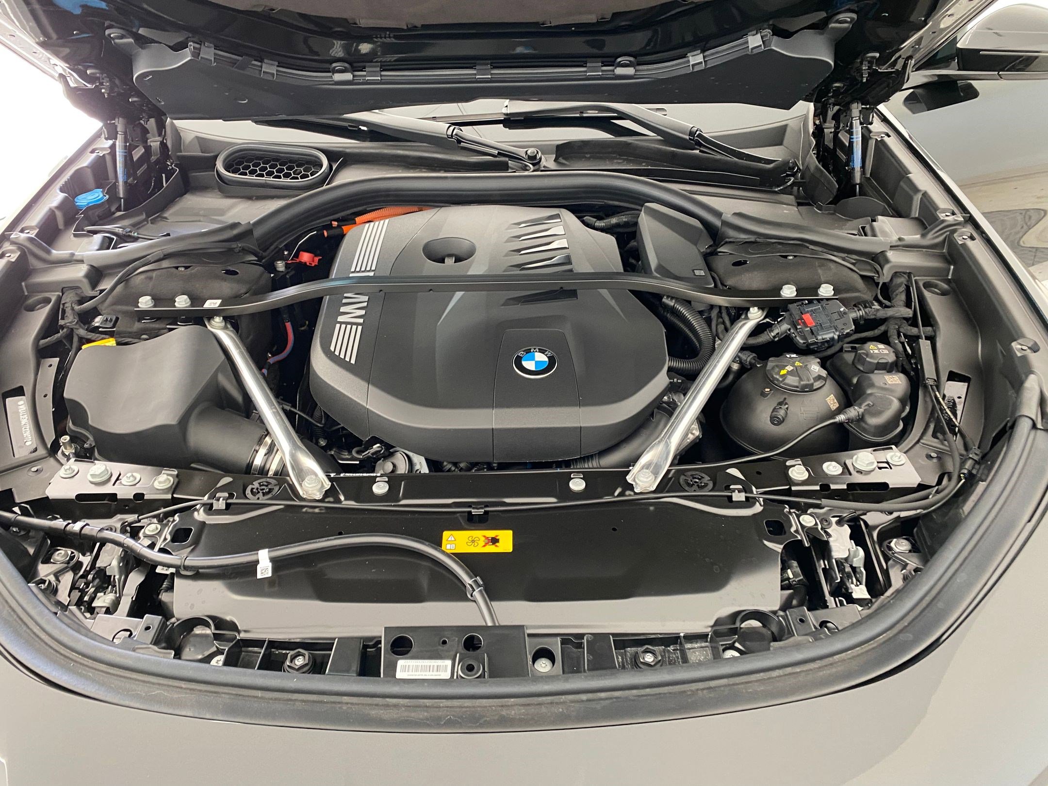 New 2026 BMW 750e xDrive w/ Premium Package image 34