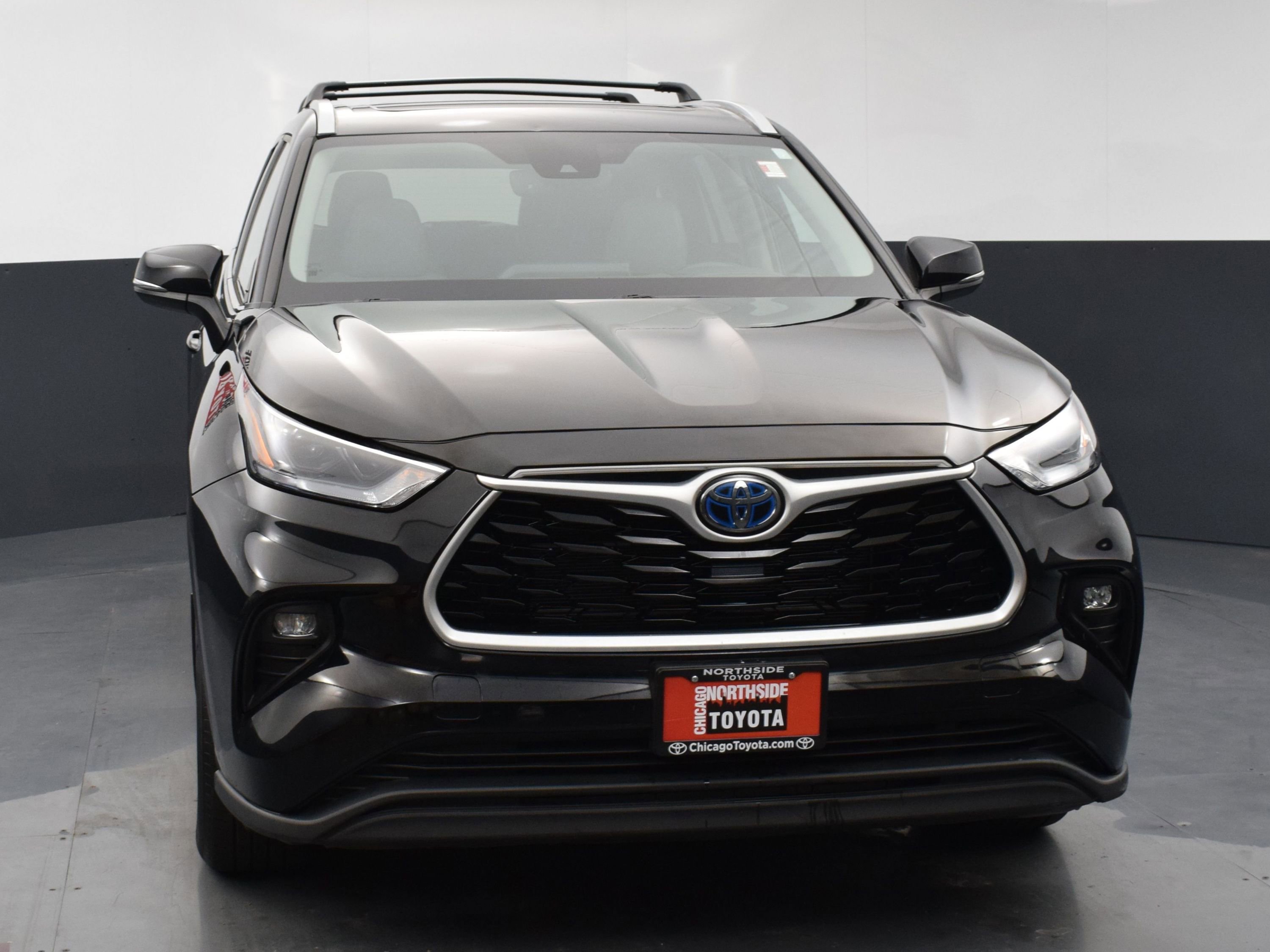 Used 2022 Toyota Highlander XLE AWD/4WD image 7