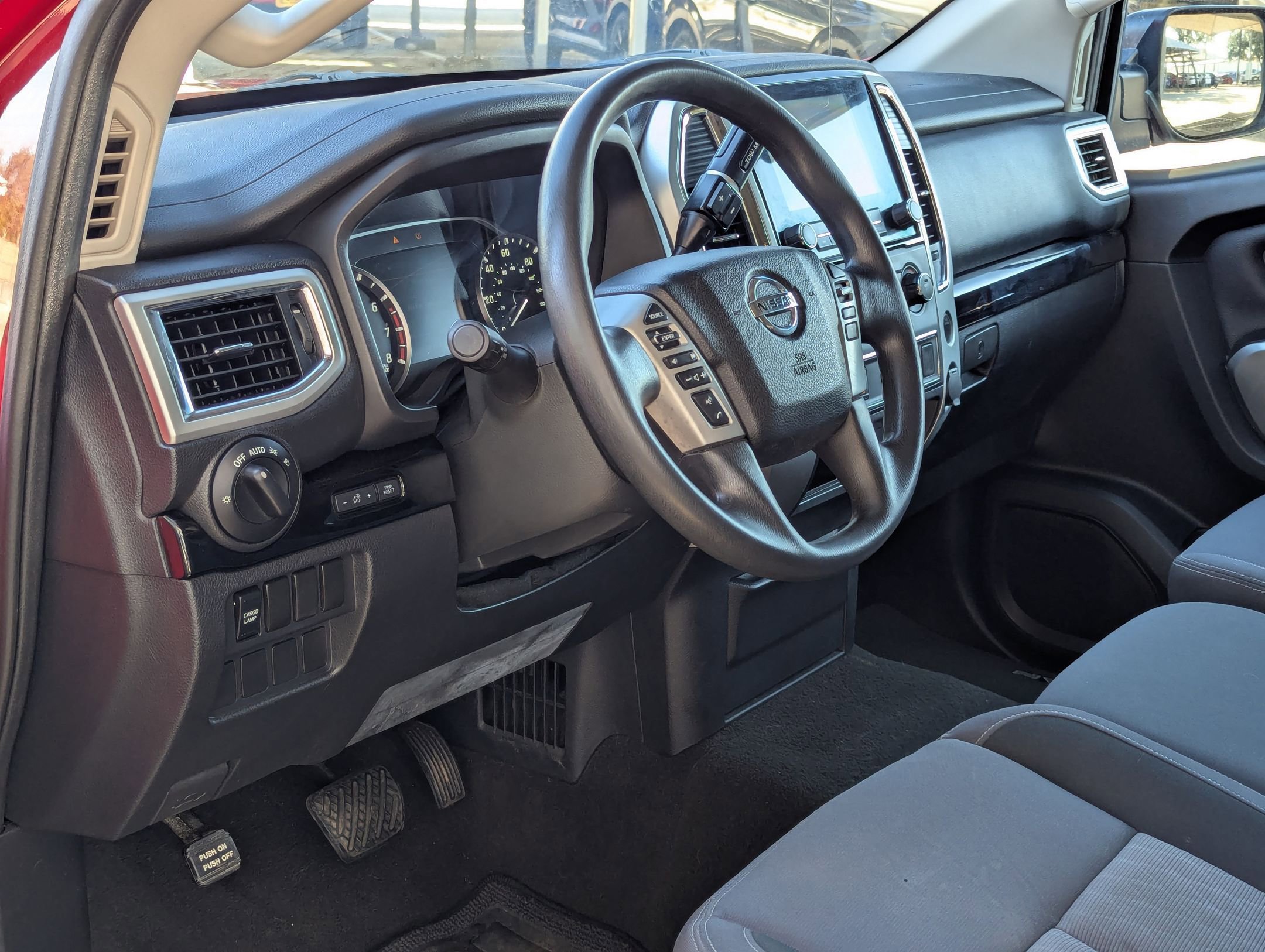 Used 2020 Nissan Titan SV image 13