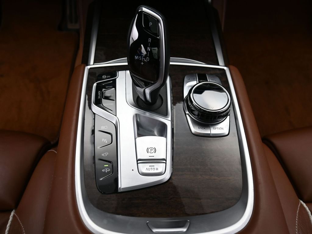 Used 2020 BMW 745e xDrive image 15