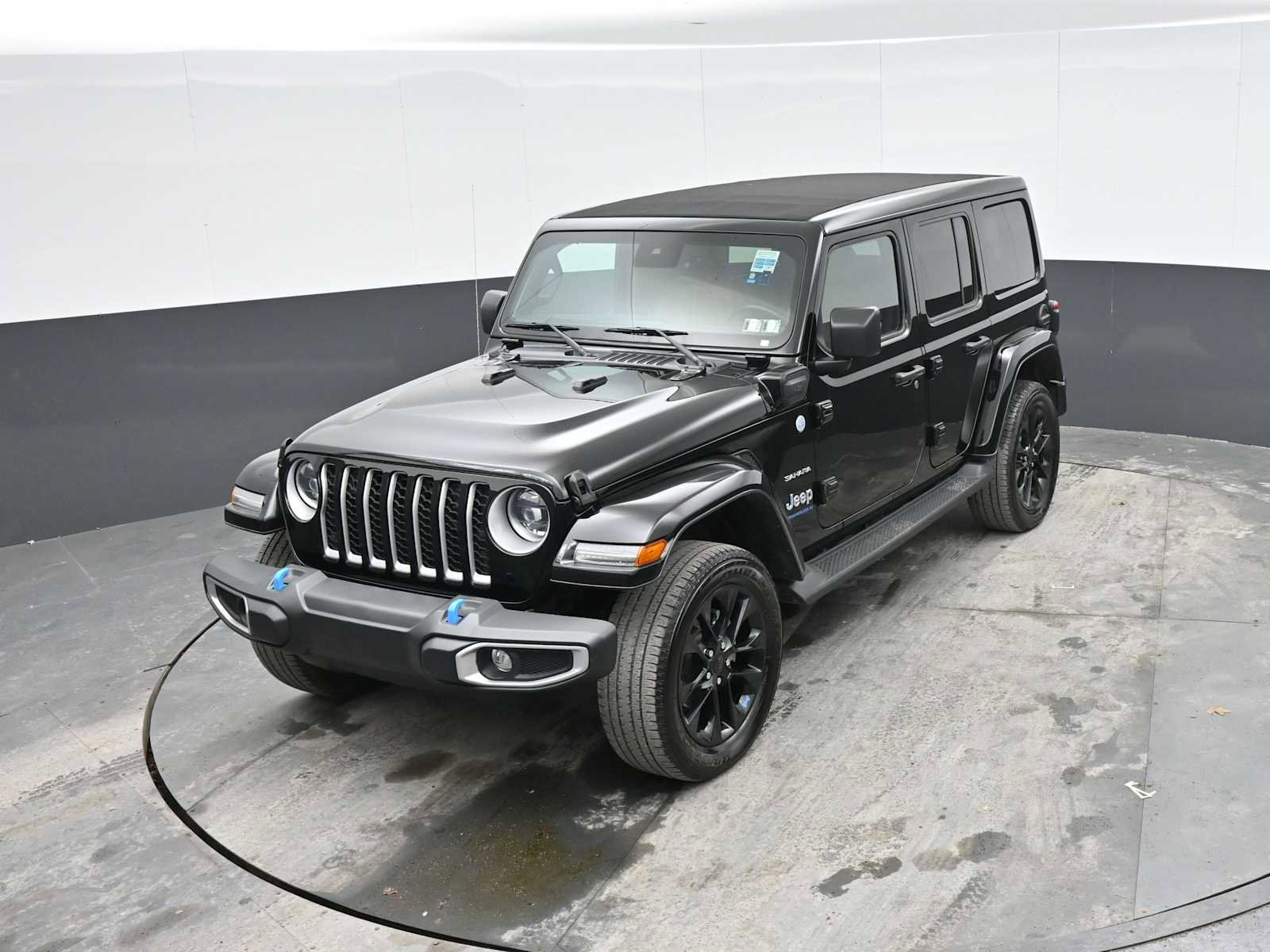 Used 2023 Jeep Wrangler Sahara w/ Cold Weather Group image 29