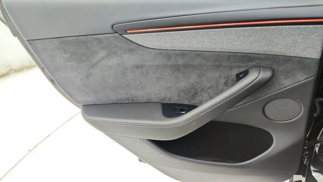 Used 2026 Tesla Model Y Long Range image 30