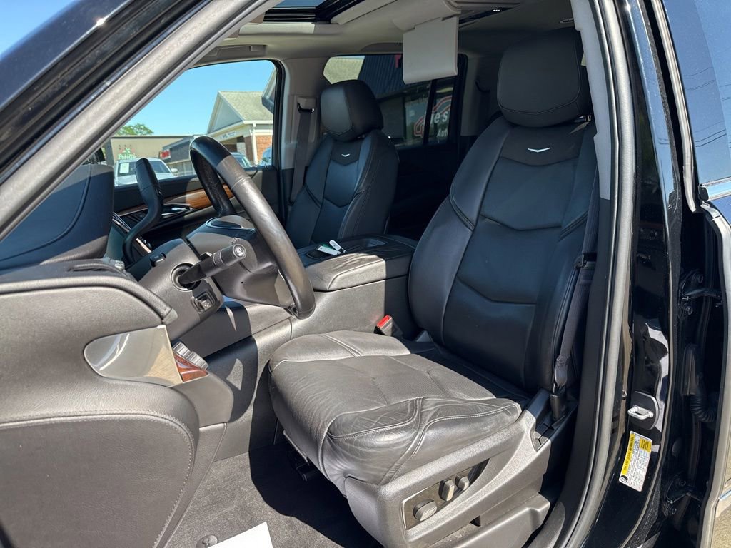 Used 2016 Cadillac Escalade ESV Premium AWD/4WD image 3