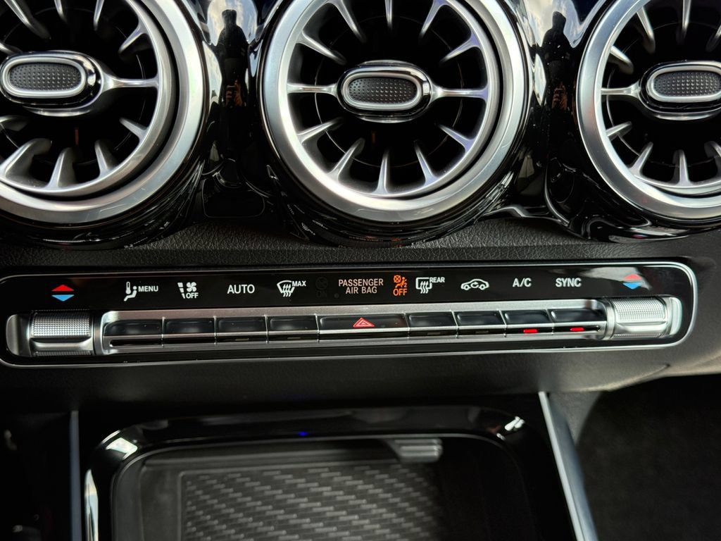 Used 2025 Mercedes-Benz GLB 35 AMG 4MATIC image 17