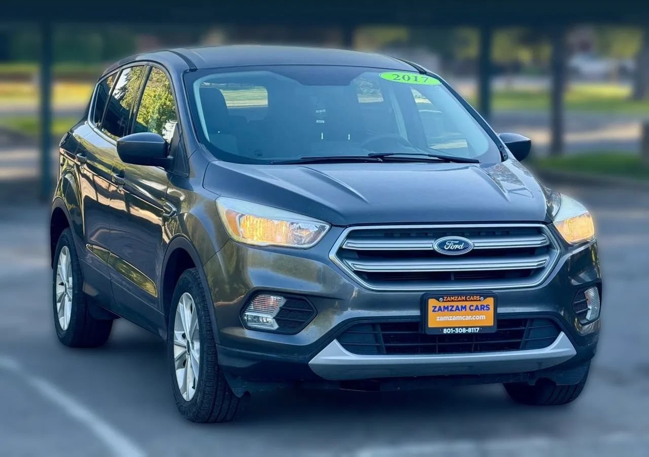 Used 2017 Ford Escape SE AWD/4WD image 1