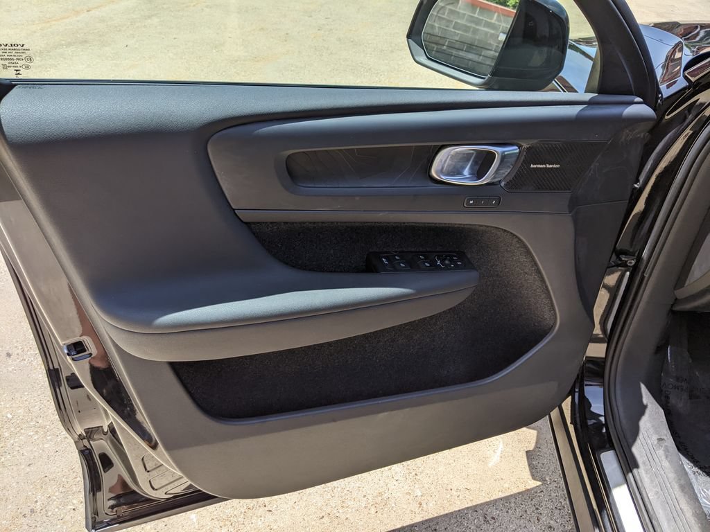 Certified 2023 Volvo C40 P8 Recharge Ultimate AWD/4WD image 9