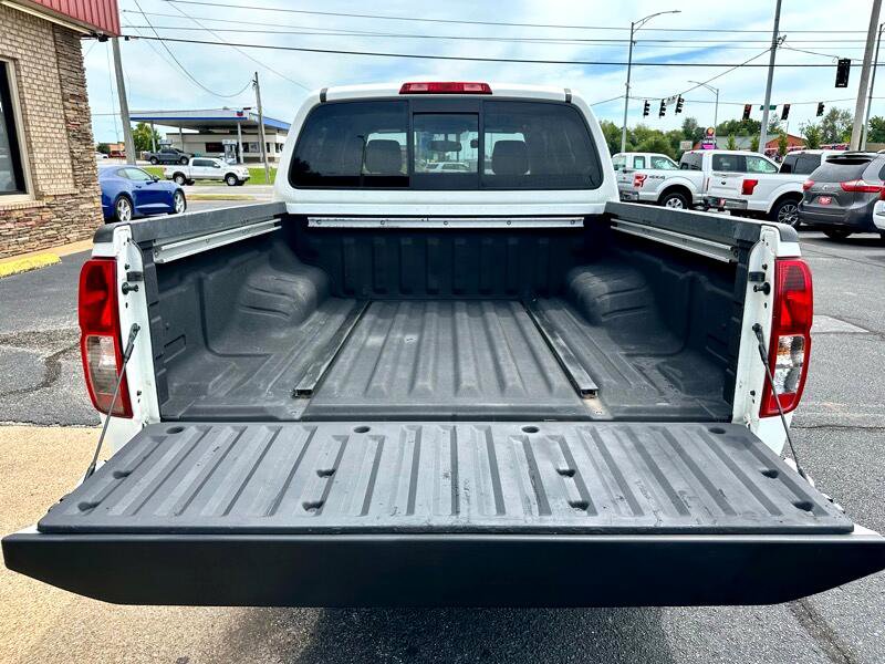 Used 2021 Nissan Frontier SV w/ Midnight Edition Floor Mats image 7