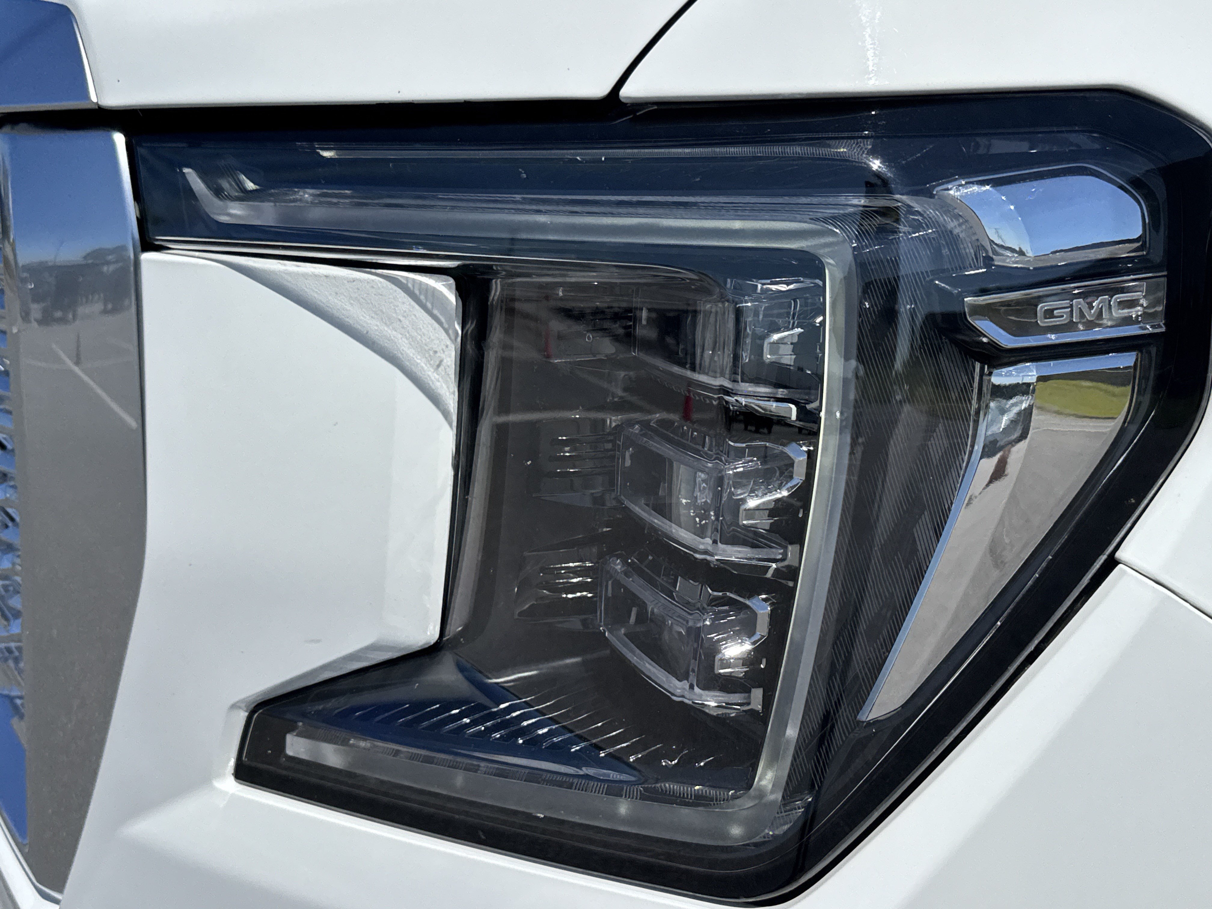 Used 2023 GMC Yukon Denali AWD/4WD image 6