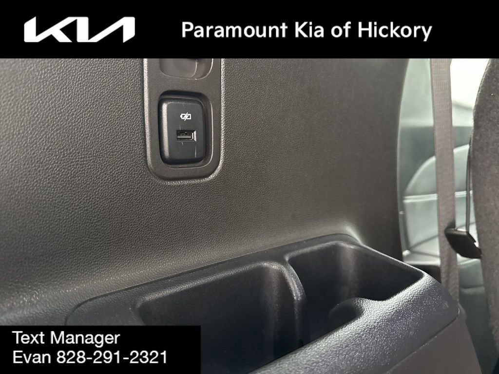 Used 2021 Chevrolet Traverse LT image 13