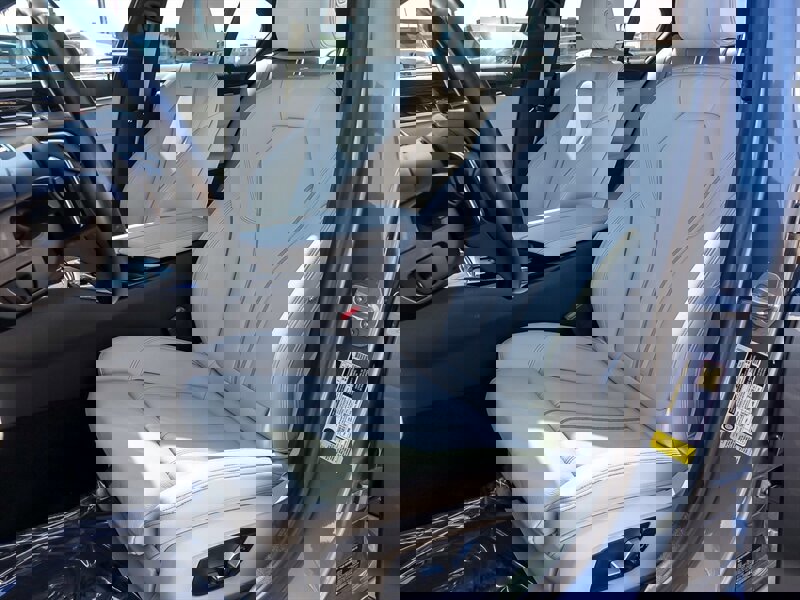 Used 2018 BMW 530i w/ Premium Package image 12