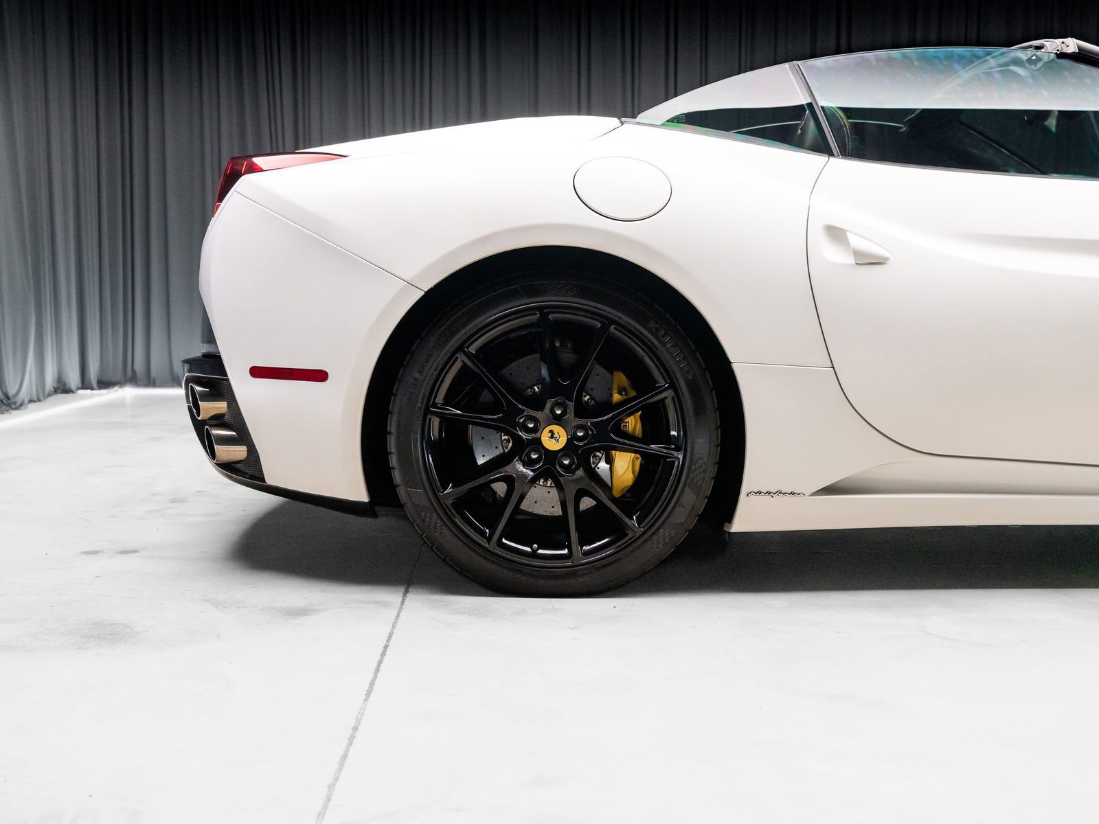 Used 2013 Ferrari California RWD image 29