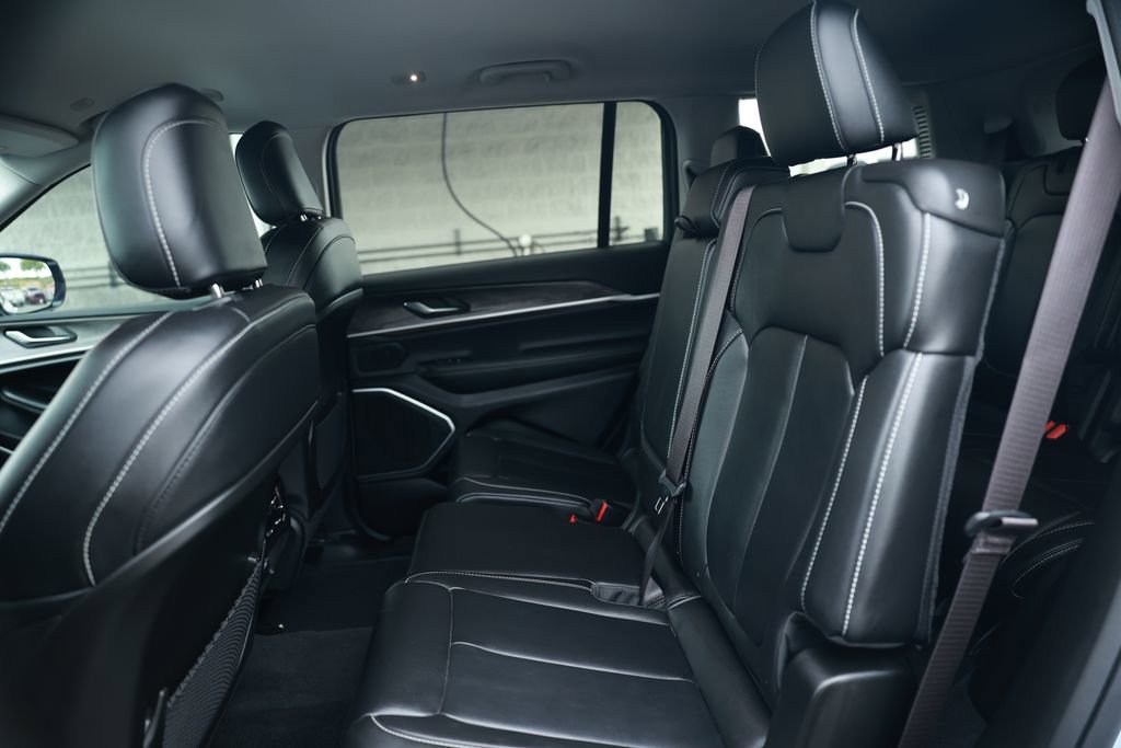 Used 2022 Jeep Grand Cherokee L Limited image 32