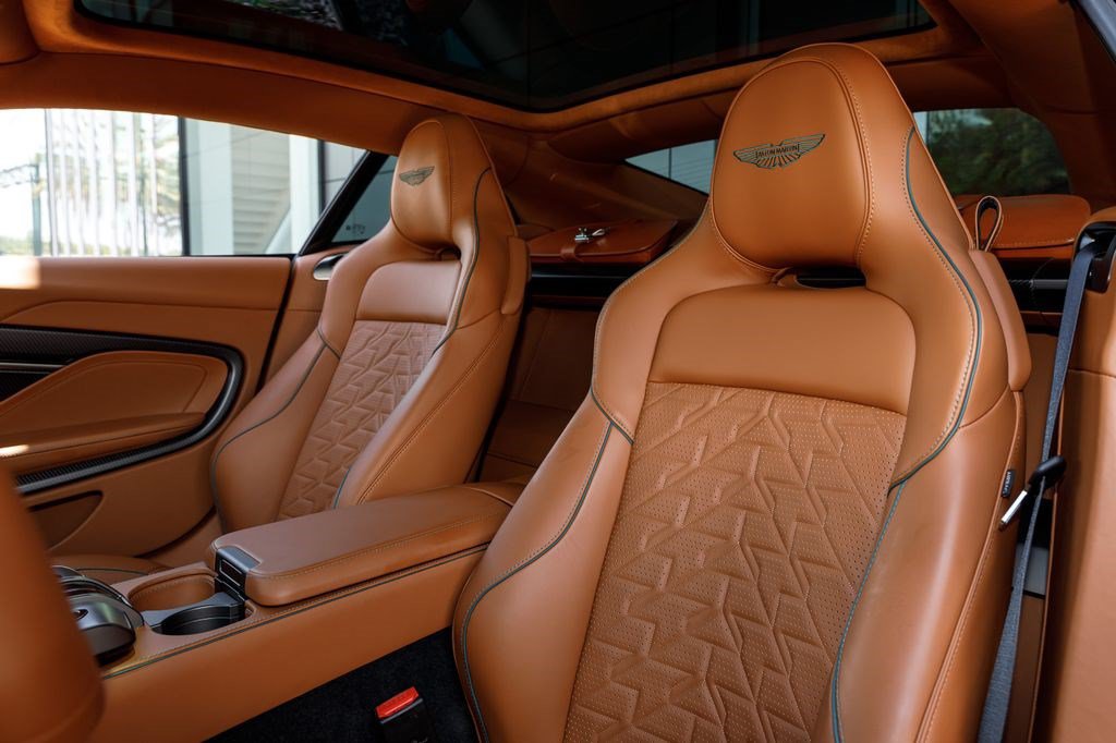 Used 2025 Aston Martin Vanquish RWD image 10