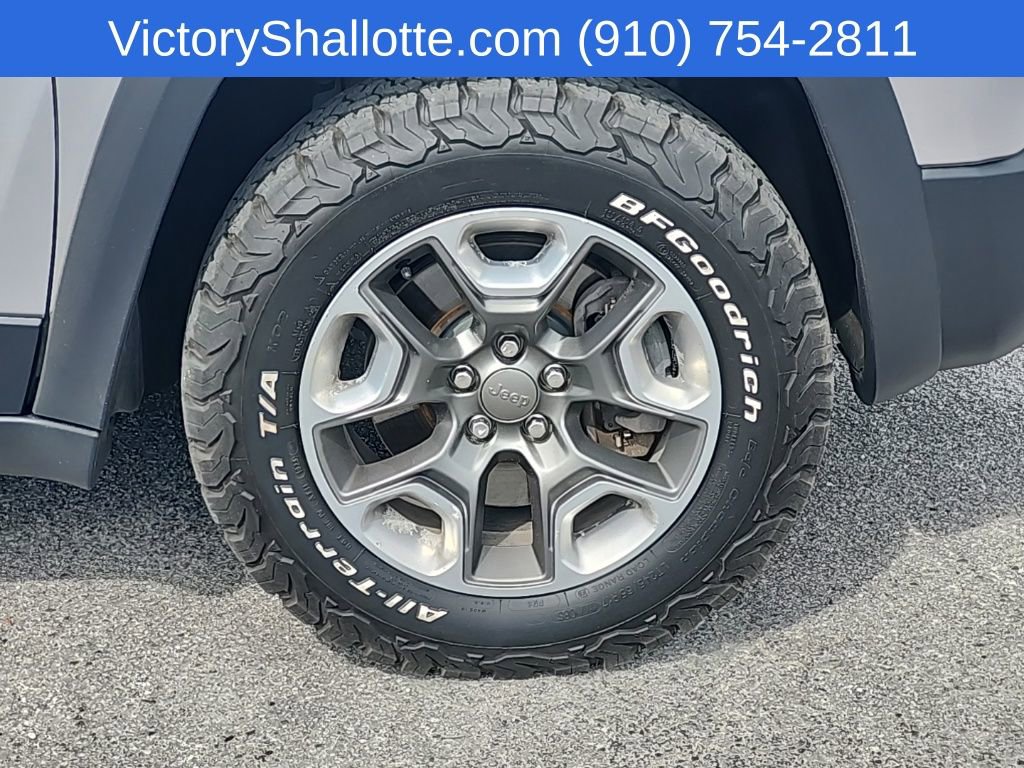 Used 2019 Jeep Cherokee Trailhawk image 27