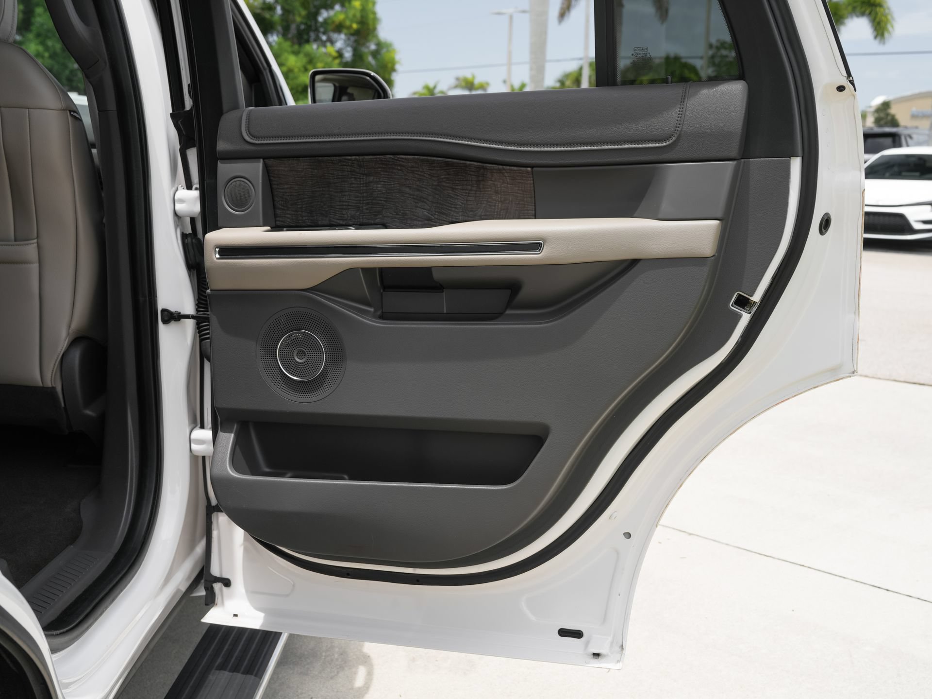 Used 2019 Ford Expedition Limited w/ Equipment Group 301A RWD image 35