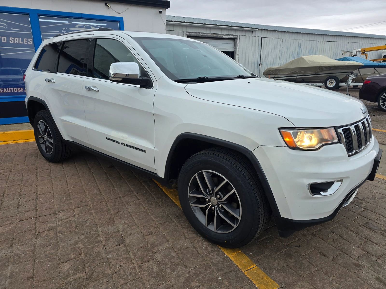 Used 2017 Jeep Grand Cherokee Limited AWD/4WD image 3