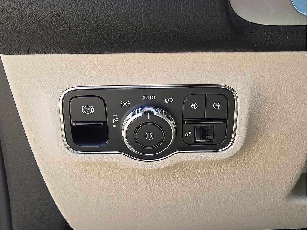 Used 2021 Mercedes-Benz GLB 250 GLB 250 image 25