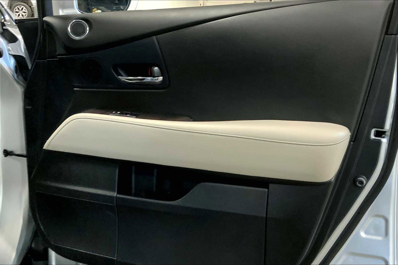 Used 2015 Lexus RX 450h AWD image 23