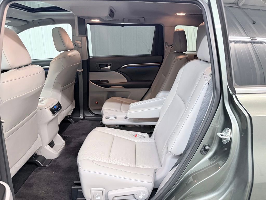 Used 2015 Toyota Highlander Limited FWD image 29