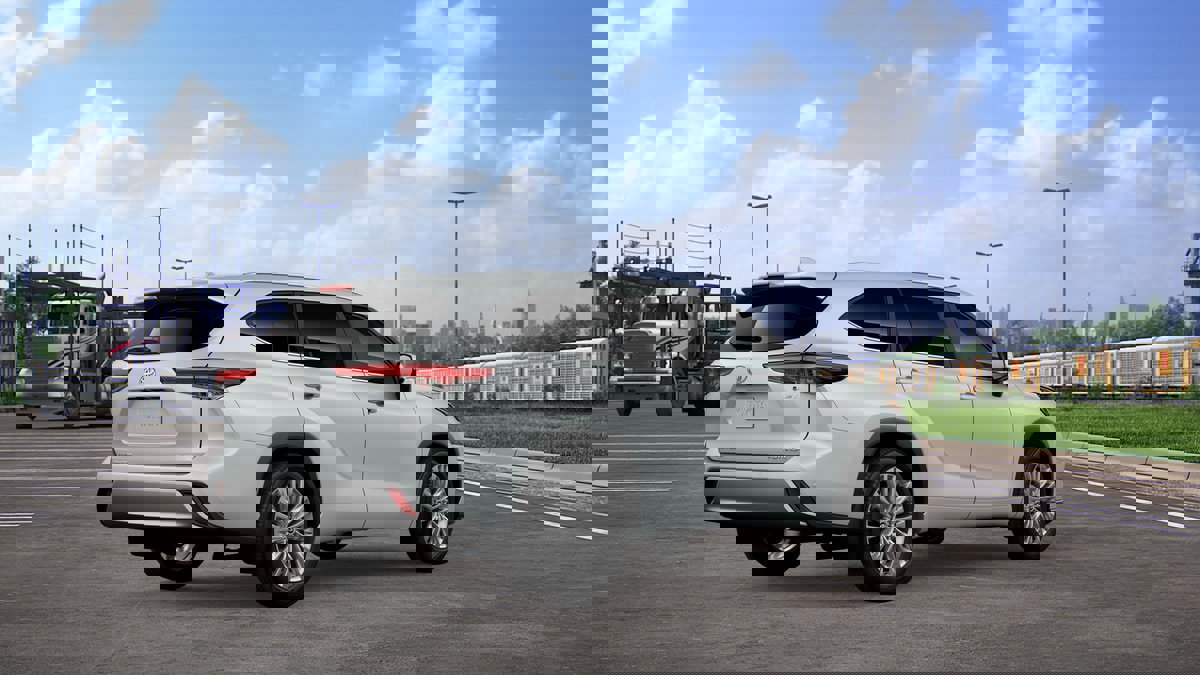 New 2026 Toyota Highlander Platinum image 10