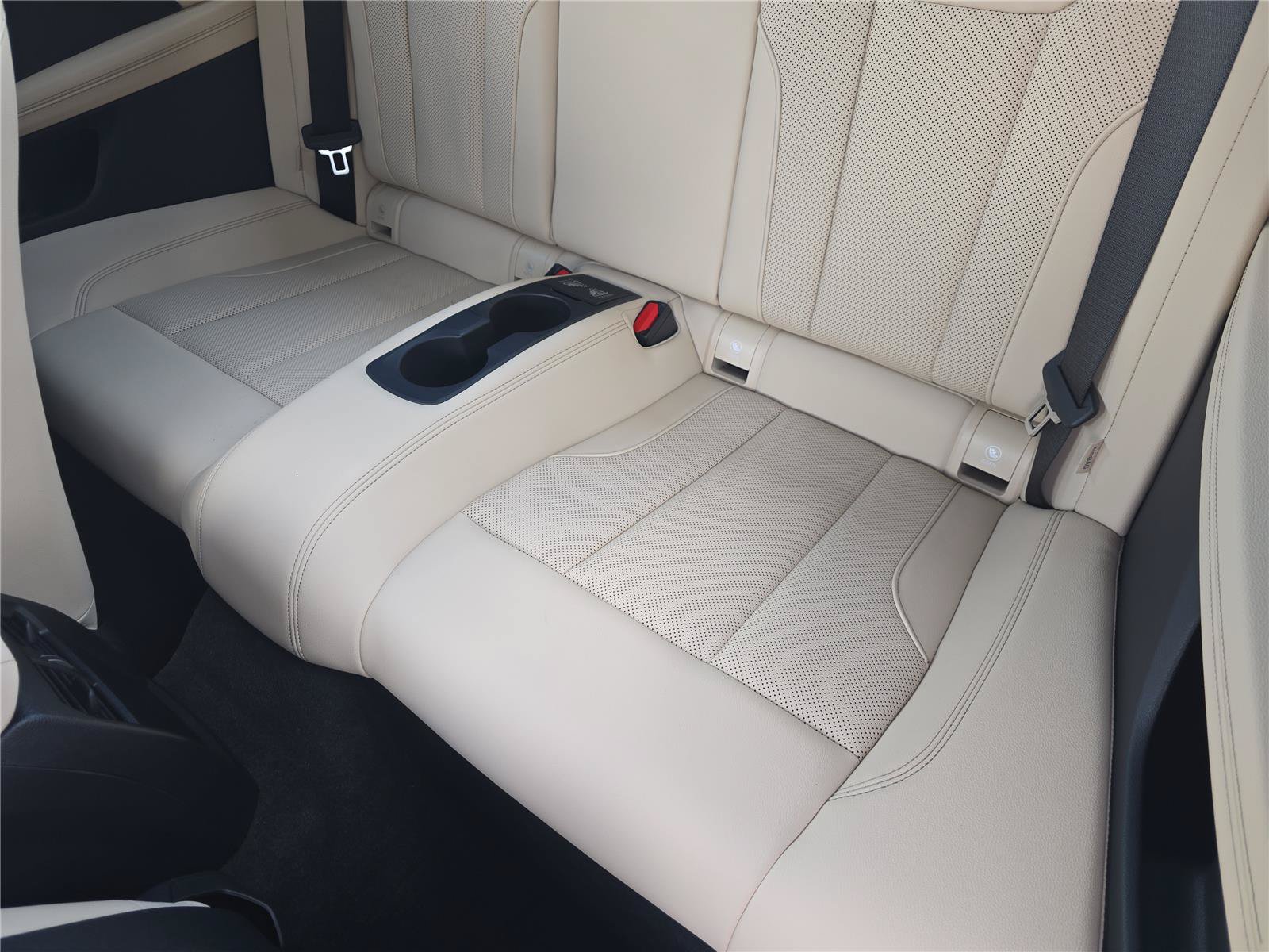 Used 2026 BMW M440i Convertible RWD image 10