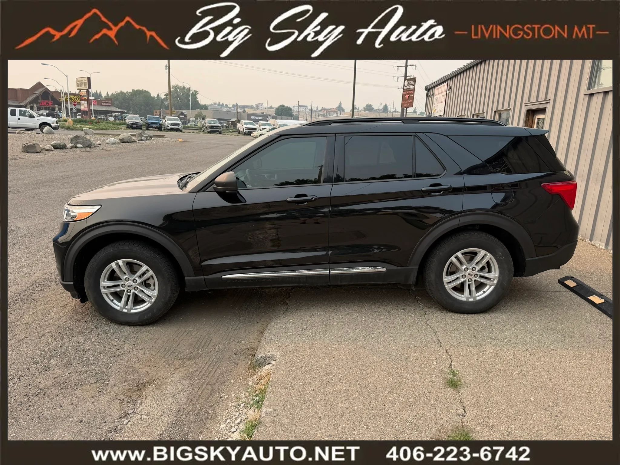 Used 2021 Ford Explorer XLT w/ Class III Trailer Tow Package AWD/4WD image 4