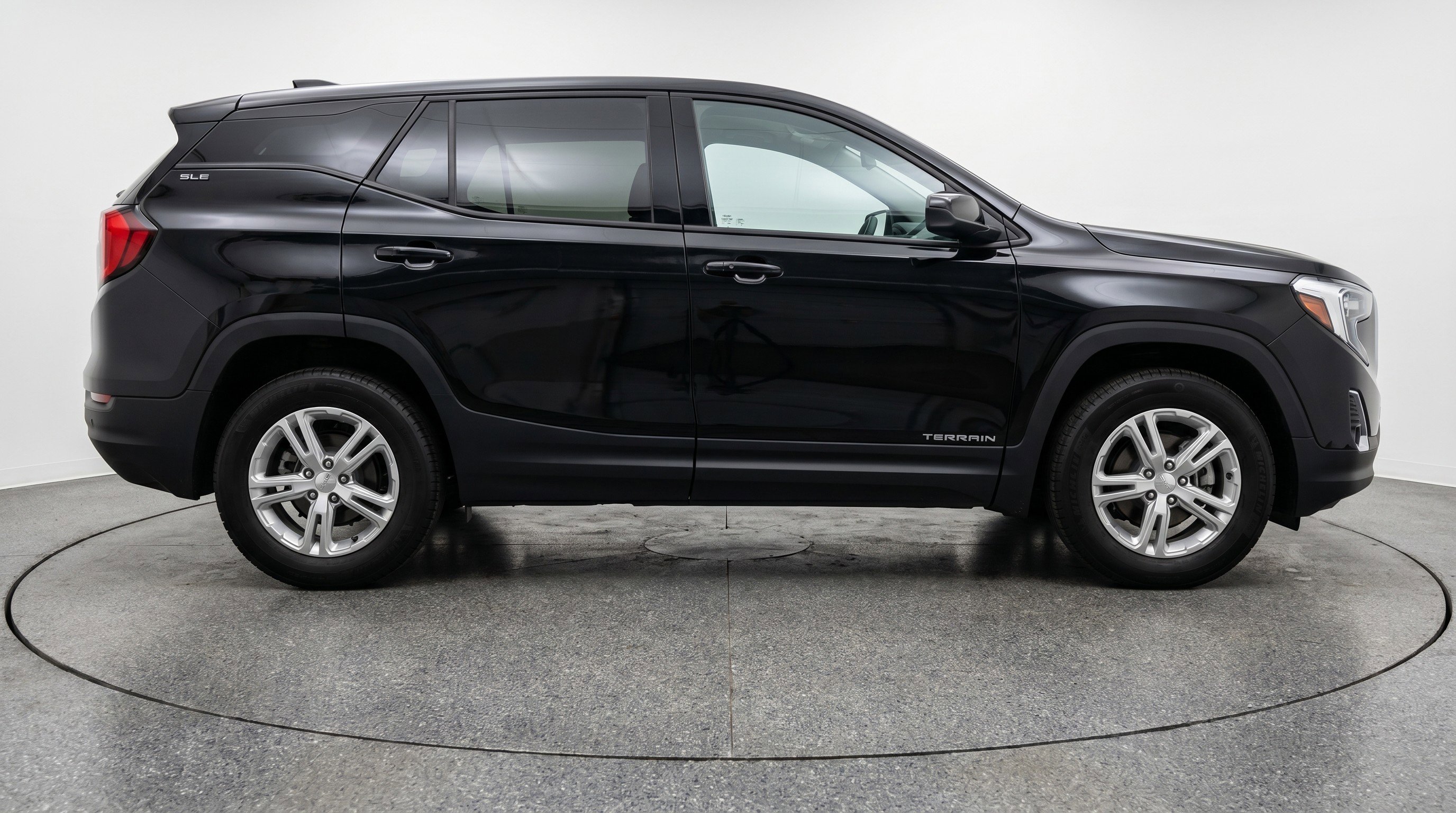 Used 2024 GMC Terrain SLE FWD image 11