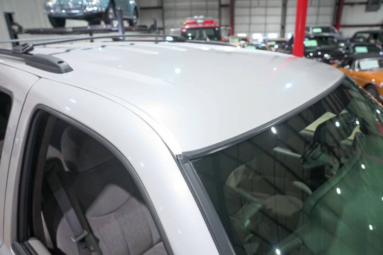 Used 2004 Chevrolet Tahoe LS AWD/4WD image 19