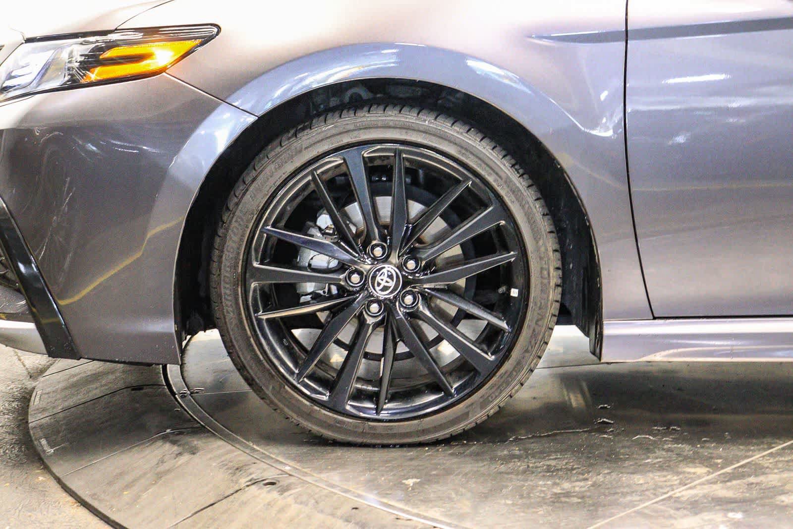 Used 2023 Toyota Camry XSE FWD image 9