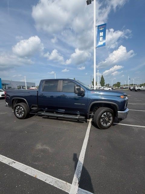 Used 2021 Chevrolet Silverado 2500 LT w/ All Star Edition AWD/4WD image 4