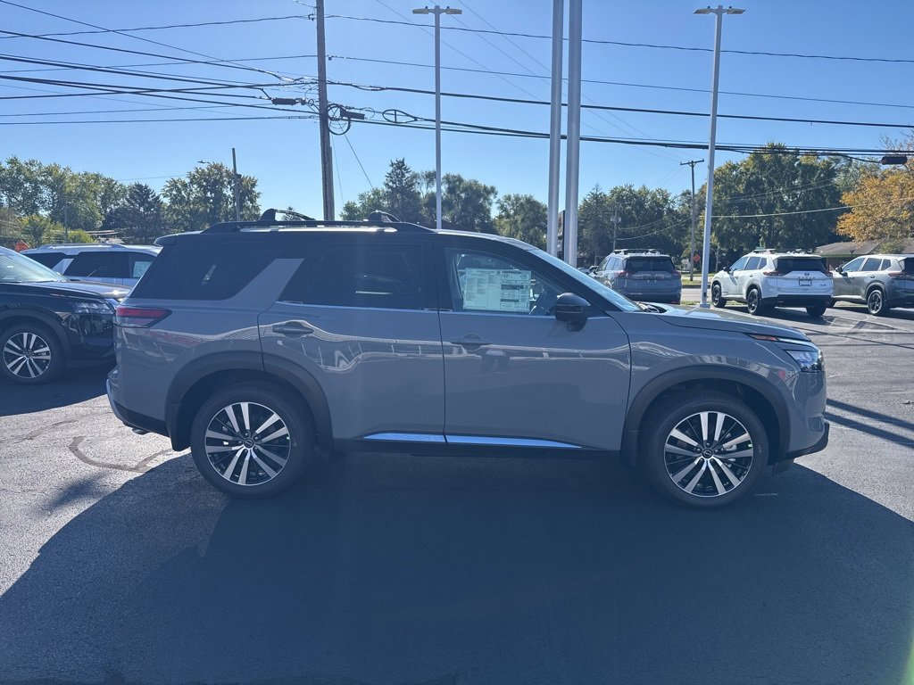 New 2025 Nissan Pathfinder Platinum w/ Black Appearance Package image 4